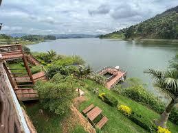 lakebunyonyirockresort